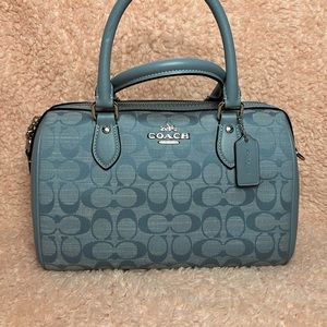 Materials: Chambray, Smooth Leather